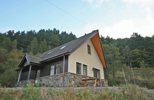 Callander Cottage | A detached cottage, situated on the west hillside overlooking Loch Lubnaig.