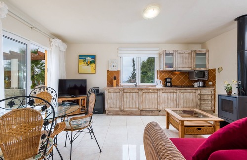 Chio House | A detached vacation home with country house charm