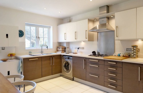 Westhampnett Cottage | A family house that sleeps 6 guests in 3 bedrooms