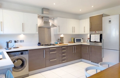 Westhampnett Cottage | A family house that sleeps 6 guests in 3 bedrooms