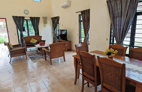 Alor Gajah Villa | A'Famosa Villa 884