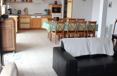 Plouhinec House | A fisherman's house for 2 to 10 people, facing the sea on the coast of Plouhinec