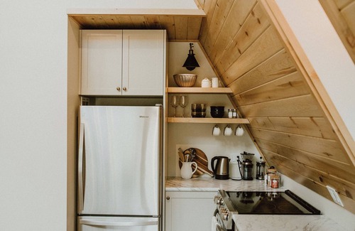 Arnes Cottage | A-Frame in the Pines. *Hot tub, wood stove, backyard oasis!*