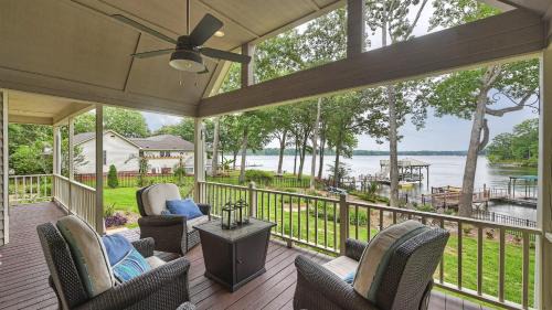 Lake Norman of Catawba House | A Frame of Mind by AvantStay Private Dock View