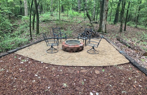 Woden Cabin | A-Frame retreat: 1 mile from Sam Rayburn Reservour