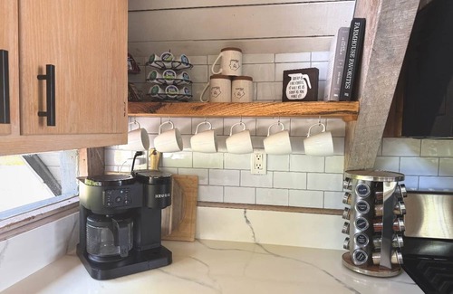 Newport Cabin | A-frame W/Hot-tub, Mountain View & tennis court