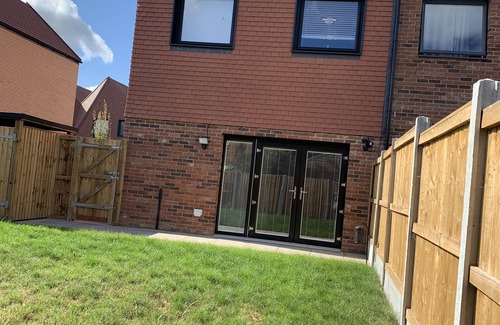 Basildon House | A G2 Luxury home that sleeps up to 4 guests