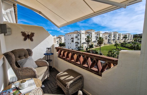 San Luis de Sabinillas Apartment | A gorgeous penthouse apartment! Free golf clubs! A 10-minute walk to the beach!