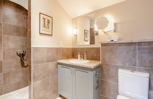 Chelmondiston Cottage | A gorgeous, countryside barn conversion with the added bonus of a restaurant within the grounds.