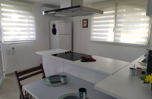 Collorgues Apartment | A haven of peace surrounded by nature. One bedroom, air conditioning, swimming pool .