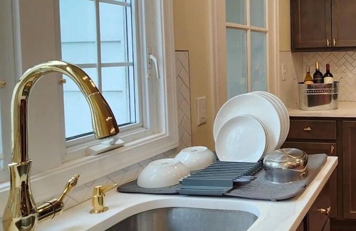 Weequahic House | A Historic Retreat Awaits You - Entire Home near to EWR