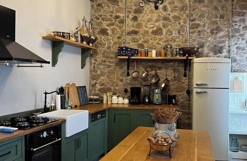 Bergama Villa | A historic stone house, Ideal for visitors to the Acropolis-Asklepion in Bergama