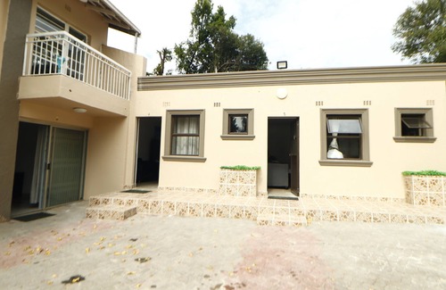 Lyndhurst Apartment | a holiday home for anyone that is looking for a place to be. very friendly.