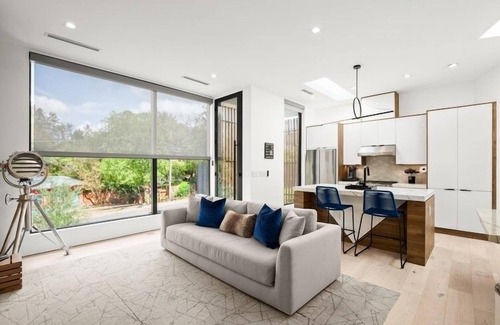 Galindo House | A hop, skip, or a scooter away from iconic Austin!