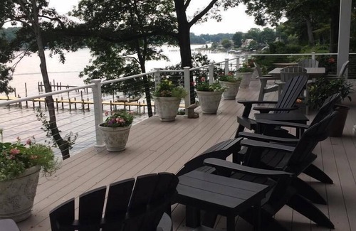 Edgewater House | A huge deck and screen porch on this contemporary cape in Edgewater offers great views of Beard's Creek and out onto the South River.