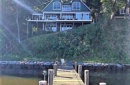 Edgewater House | A huge deck and screen porch on this contemporary cape in Edgewater offers great views of Beard's Creek and out onto the South River.