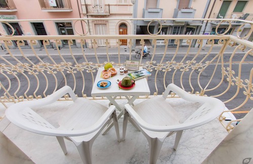 Viareggio House | A large house in Viareggio a stone's throw from the sea and Pinewood Park