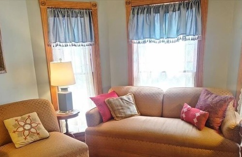 Eagles Mere Cottage | A large inviting deck beckons you to "Victoria" in Eagles Mere