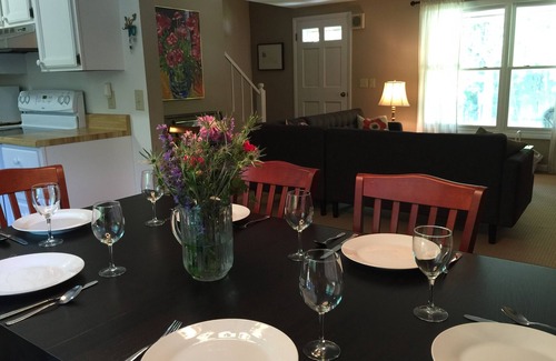 Leland Cottage | A Leland Favorite!Walk to Beach& Town Sleeps 10 OPEN 1st Toast the Season Wines!