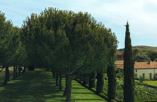 Espere Cottage | A little house in the meadow, with private spa on its terrace, sleeps 4.