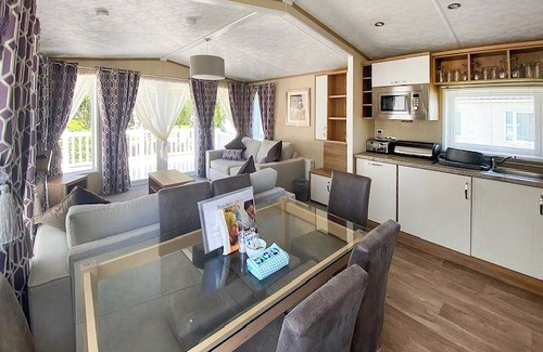 Langham House | A lovely and modern holiday home to sleep five with one master double bedroom with en suite W.
