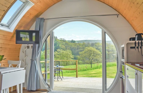 Llandrindod Wells Cottage | A lovely glamping pod, with a private hot tub, overlooking the rolling hills.