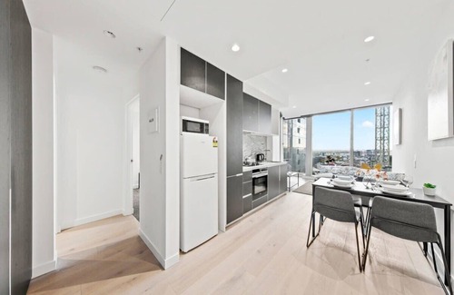 Melbourne Central Business District Apartment | A Lux & Cozy Apt Next to Southern Cross Station