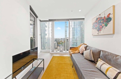 Melbourne Central Business District Apartment | A Lux & Cozy Apt Next to Southern Cross Station