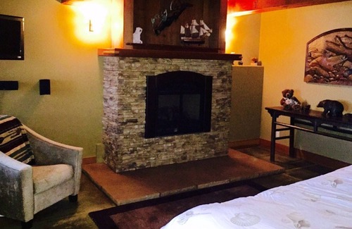 Heriot Bay House | A luxury craftsman haven in the heart of nature