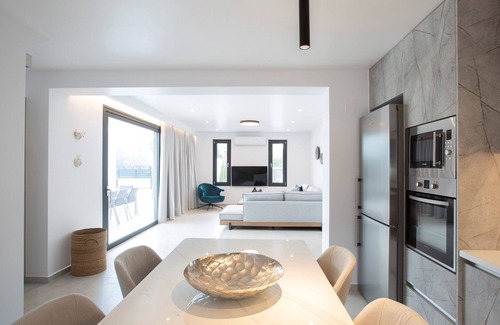 Nidri Villa | A LUXURY VILLAS - private villa infinity pool, garden, BBQ walk to NIDRI & beach