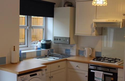 Cowes House | A modern cottage in a quiet cul-de-sac