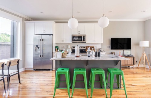 Katie Hill Neighborhood House | A modern two-bedroom/2.5 Bathroom townhome in East Nashville. Come enjoy this amazing rooftop! Our home includes a spacious garage for two vehicles. This newly built home is only a 10-min drive to most attractions including Broadway, Nissan Stadium,