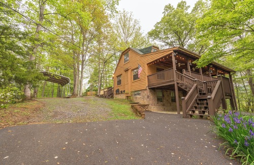 Gatlinburg - Pigeon Forge House | A Mountain Hyde-A-Way - Firepit | New Hot Tub| Wears Valley| Easy Access
