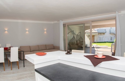 Palau House | A peace nest with swimming pool