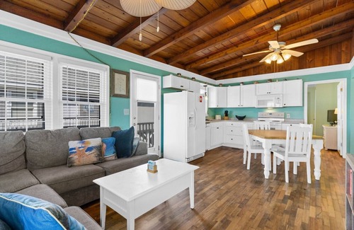 Long Beach House | A Peace Of The Sea/2514 W Beach Drive - Coastal Vacation Resorts