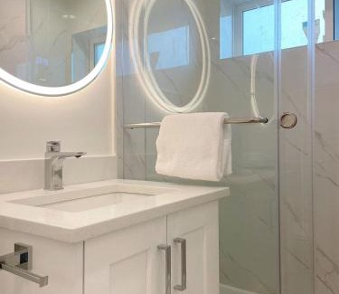 Arbutus Ridge House | A peaceful, quiet second floor room for staying