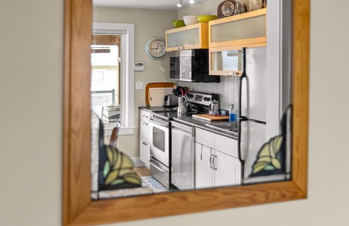 Brentwood Bay Apartment | A Peaceful Suite Stay in Brentwood Bay