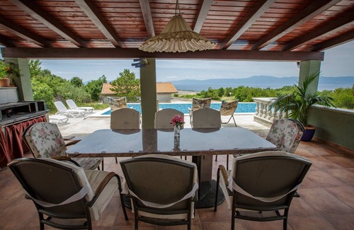 Kraljevica Villa | A peaceful villa with own pool and a great sea view