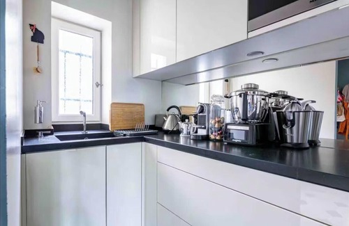 4th Arrondissement Apartment | A PERFECT BLEND OF PARISIAN HERITAGE WITH MODERN COMFORT AT ILE SAINT LOUIS