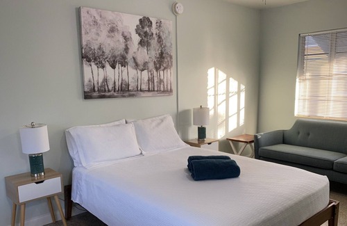 Mango Groves Apartment | A Piece of Paradise (1.6 mile 🏖beach & .3 from Lakeworth ⛳️ Golf )