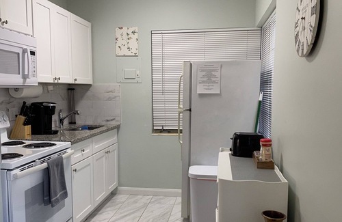 Mango Groves Apartment | A Piece of Paradise (1.6 mile 🏖beach & .3 from Lakeworth ⛳️ Golf )