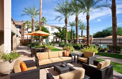 Chandler Apartment | A Place You'll Surely Enjoy! Pool, Pet-friendly! Near Desert Botanical Gardens