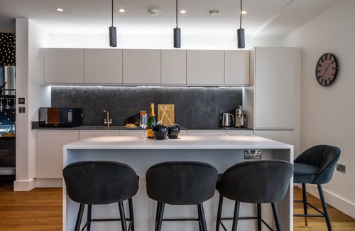 York Apartment | A premium stay that sleeps 4 guests in 2 bedrooms