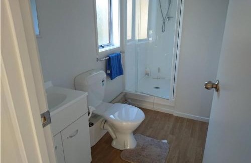 Unsworth Heights Apartment | a private and sunny unit in the middle of north shore