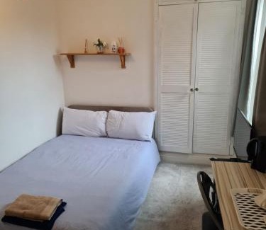 Bournemouth House | A private & beautiful bedroom with shared bathroom in the heart of Bournemouth