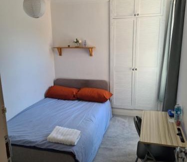 Bournemouth House | A private & beautiful bedroom with shared bathroom in the heart of Bournemouth