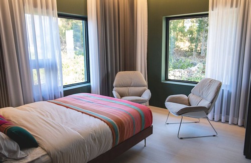 Jungmun Villa | A Private House with Greens and Natural Light of Jeju