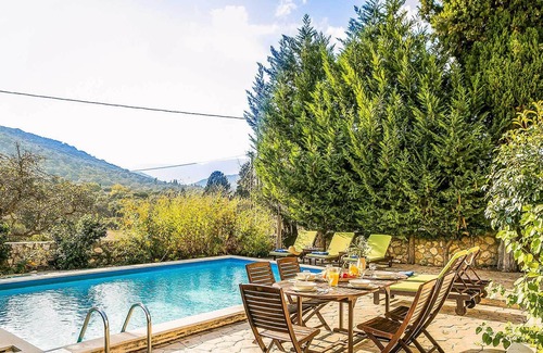 Marantochori Villa | A private, luxury, stoned built villa with its own swimming pool.