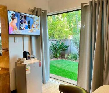 Olifantsfontein House | A Private Room with a Private Entrance