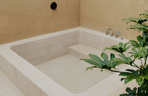 Hallim Cabin | A private seaside villa in Jeju , with a tennis court just for you.